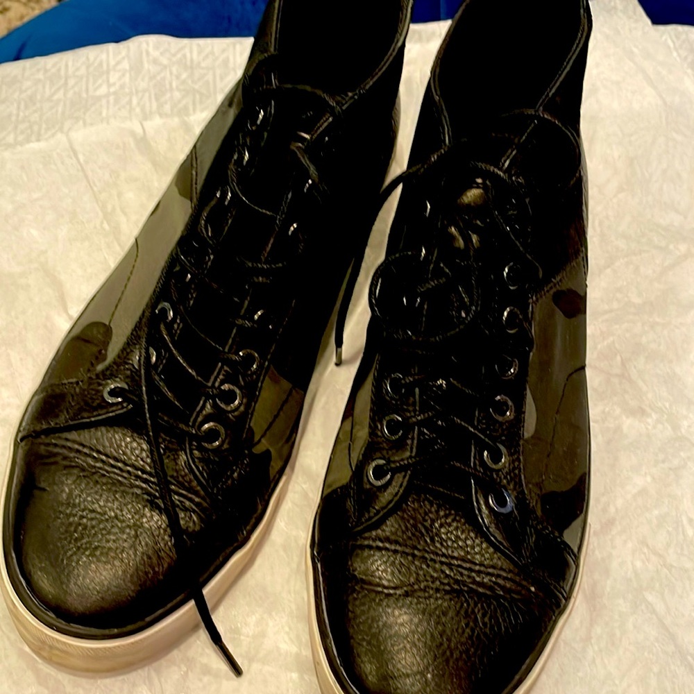 Coach Hi-back black good condition used / Camouflage style